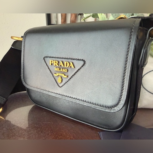 Authentic Prada 1BD302 Pattina in Pelle Vitello Black Leather. - Picture 5 of 16